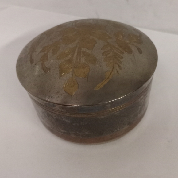 Pewter Brass Metal Trinkets Box with Botanica Floral Etchings Japan - Picture 2 of 7